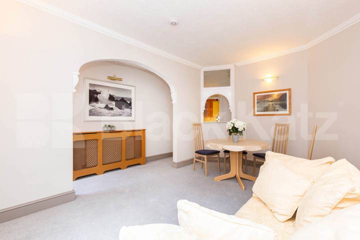 Located in Bloomsbury and only minutes to Kings Cross Station Sandwich street, Rusell Square