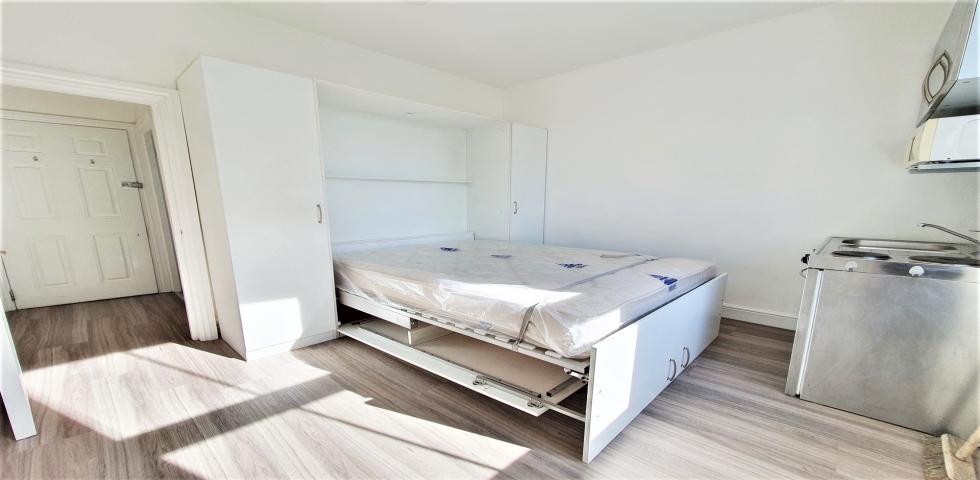 			WATER RATES INCLUDED, Studio Apartment, 1 bath, 1 reception Apartment			 West End Lane, WEST HAMPSTEAD