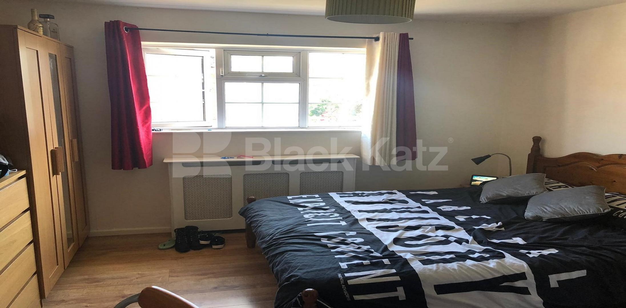 			UNDER OFFER , 2 Bedroom, 1 bath, 1 reception Ground Floor Maisonette			 Phelp Street, Kennington / Elephant and Castle 