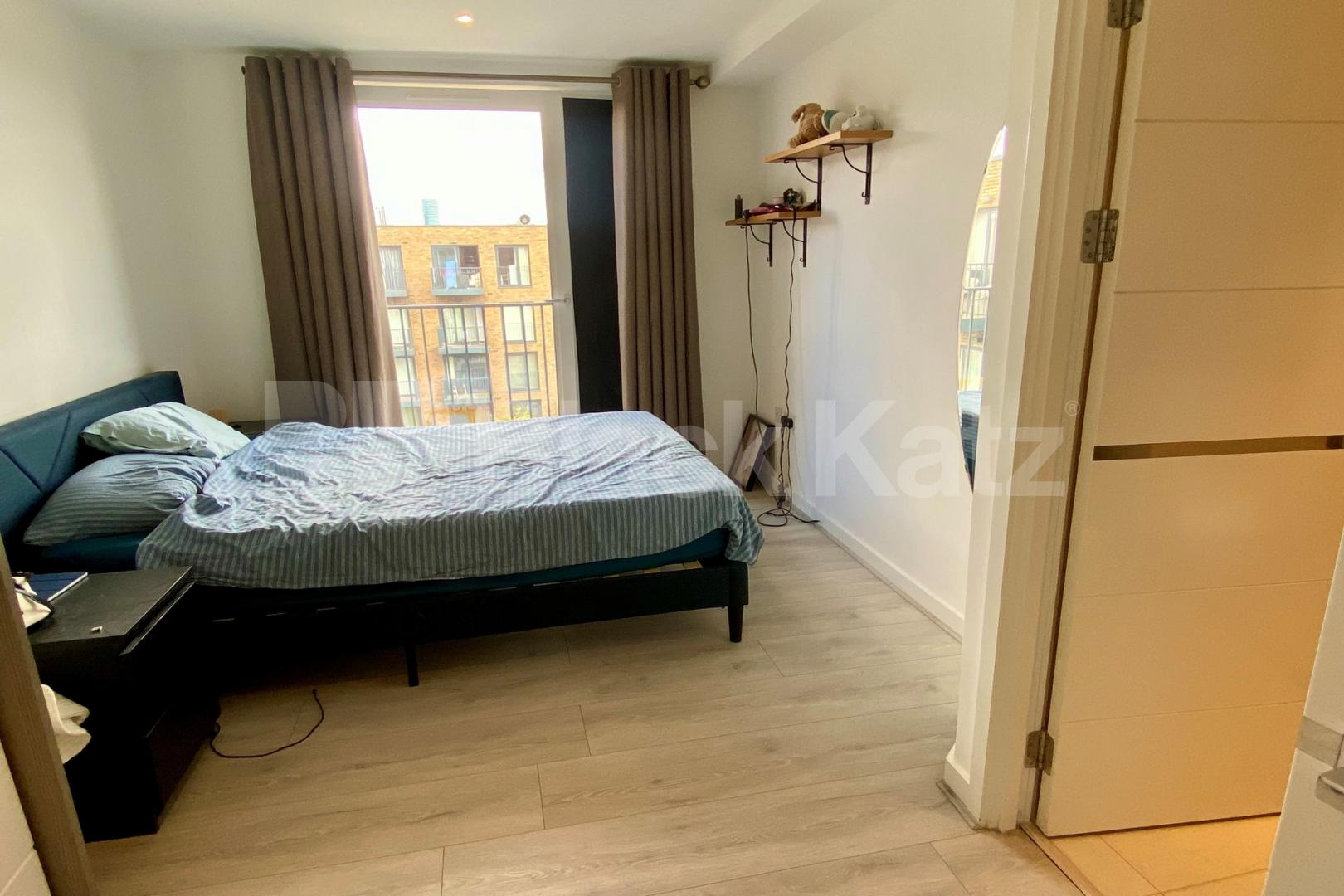 Flooded with natural light & boasting size, quality & location Royal Victoria Gardens Whitling Way, Surrey Quays