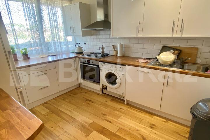 Superbly located duplex apartment   Thessaly Road, Stockwell/Vauxhall/Battersea