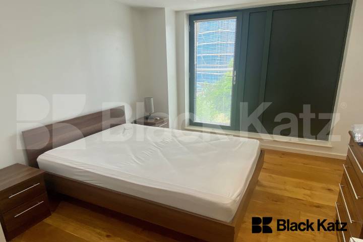 Flooded with natural light, modern & fantastic location  Webber Street, London bridge/Southwark/Borough borders.