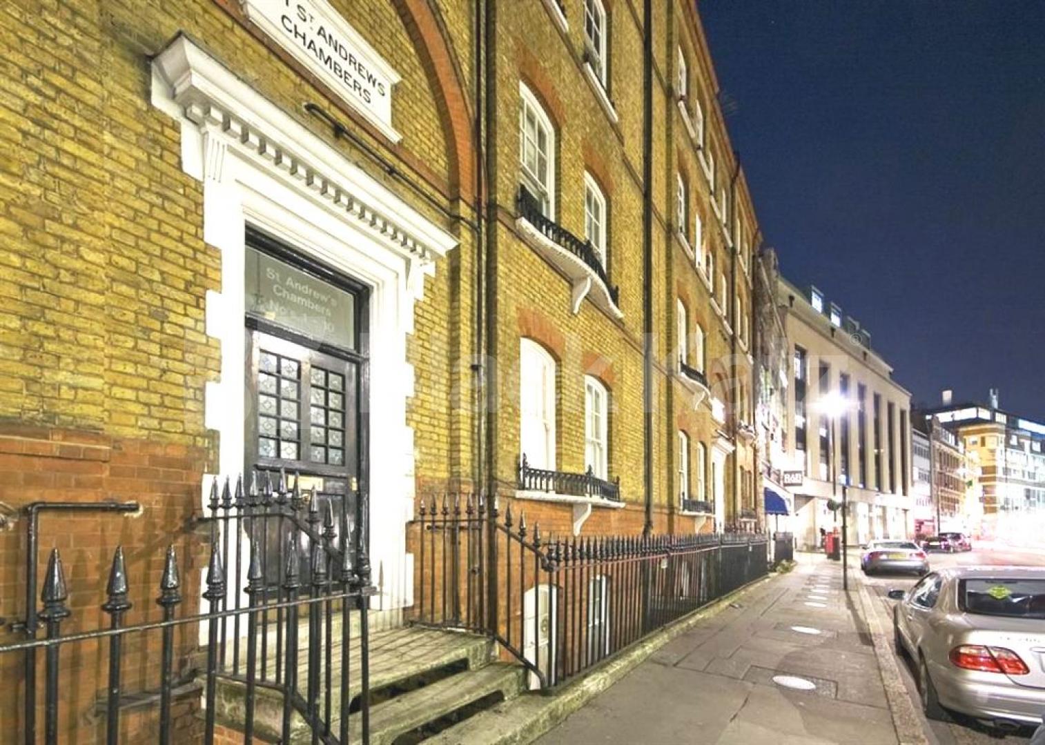 			2 BED GOOD FOR 3 SHARERS IN FITZROVIA!, 2 Bedroom, 1 bath, 1 reception Flat			 Wells Street, FITZROVIA