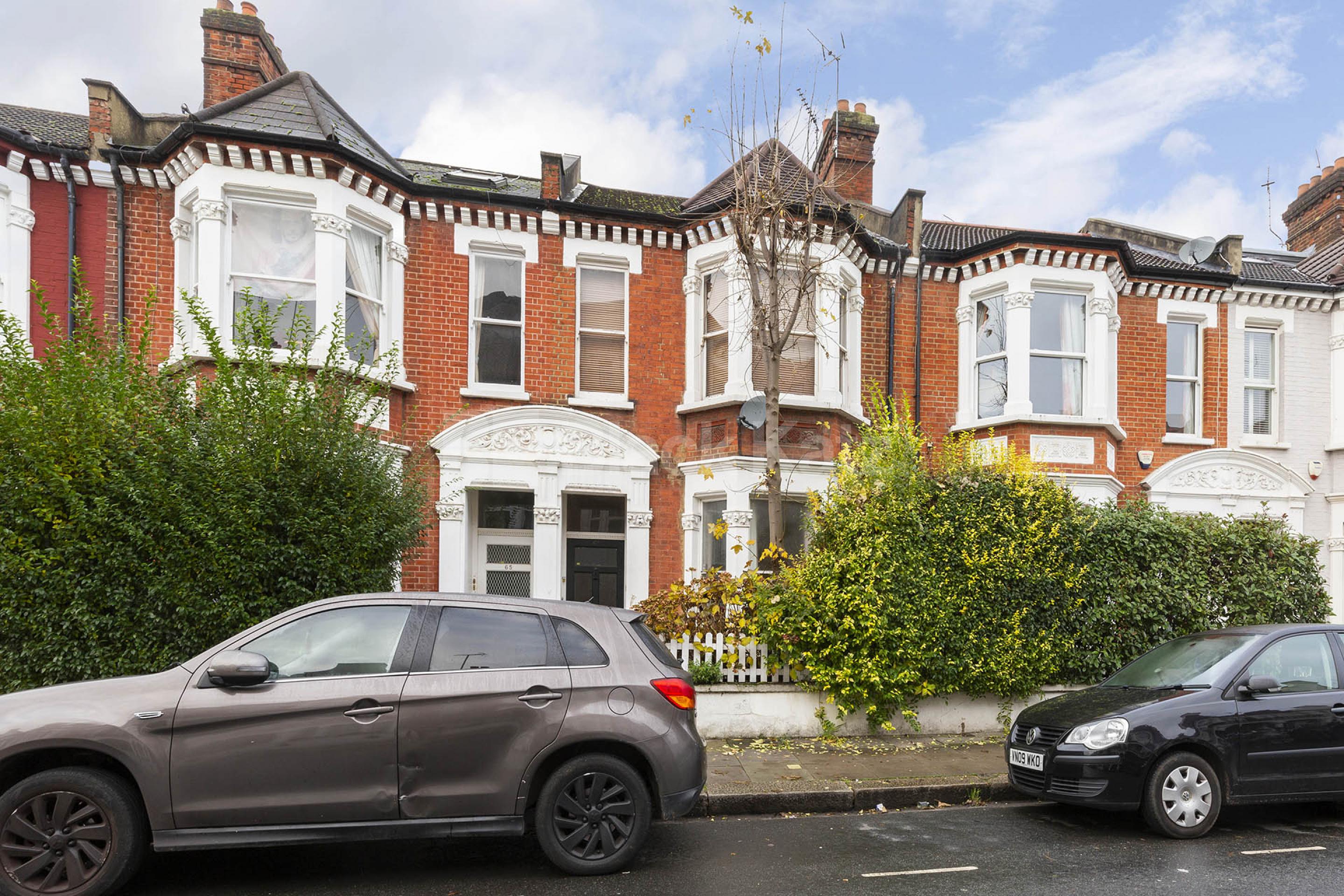 			2 Bedroom, 1 bath, 1 reception 			 Pennard Road,  London  W12 W12