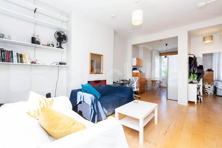 A 2 bedroom property full of character within a period conversion  Hartham Road , Hillmarton Conservation Area 