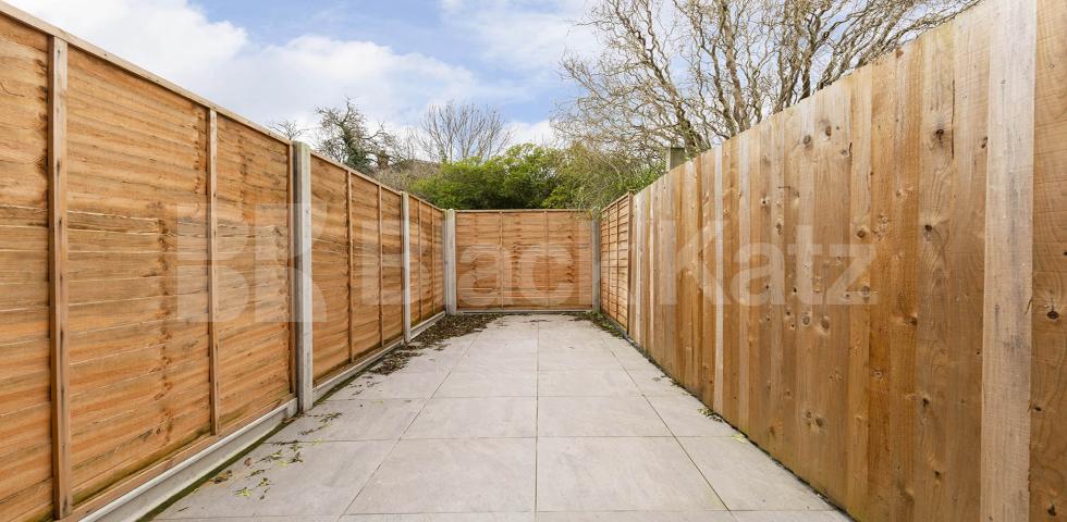 			2 Bedroom, 1 bath, 1 reception 			 Rutland Park, London, NW2,  London