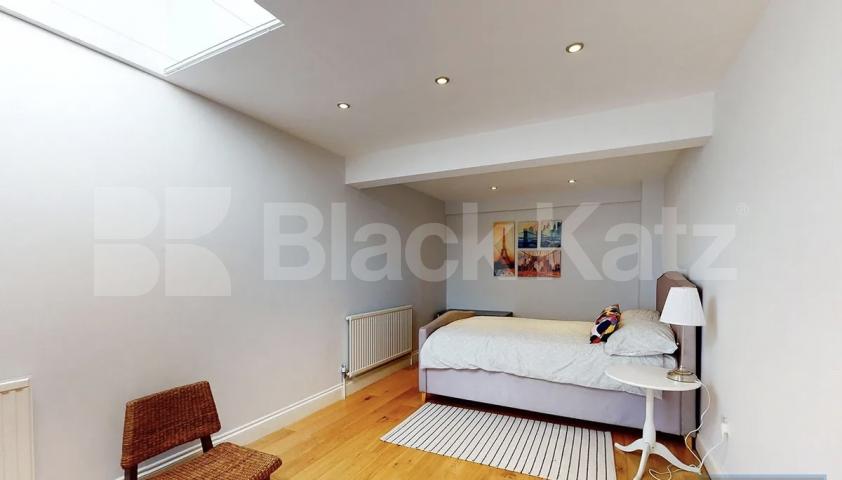A beautifully two double bedroom apartment offering a modern and stylish living  Camden Road , Holloway