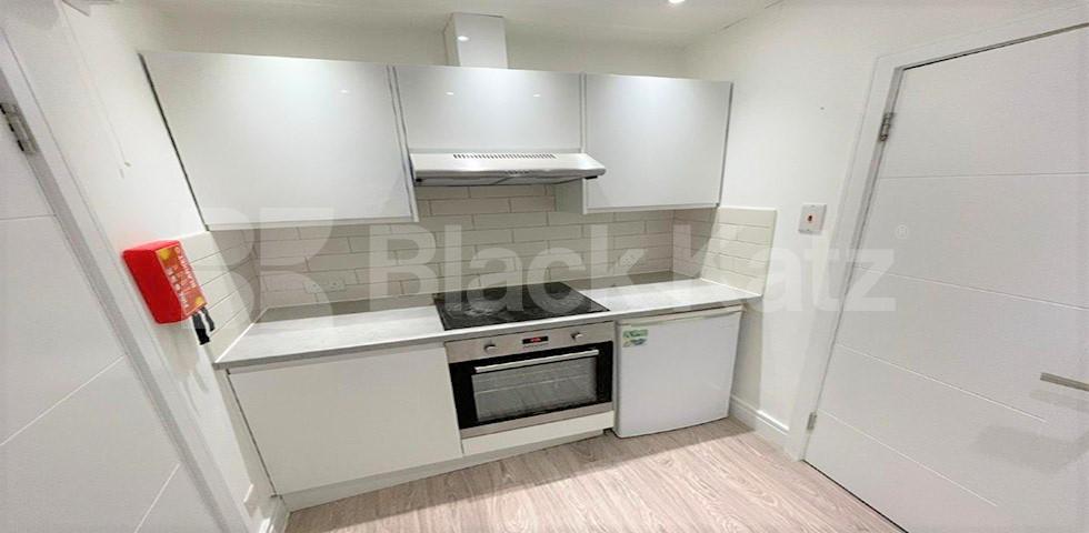 			NEW INSTRUCTION!, Studio Apartment, 1 bath, 0 reception Studio			 Glenloch Road, BELSIZE PARK