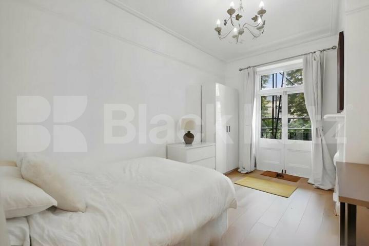 Spacious three double bedroom property with two bathrooms Sandringham Court, Maida Vale