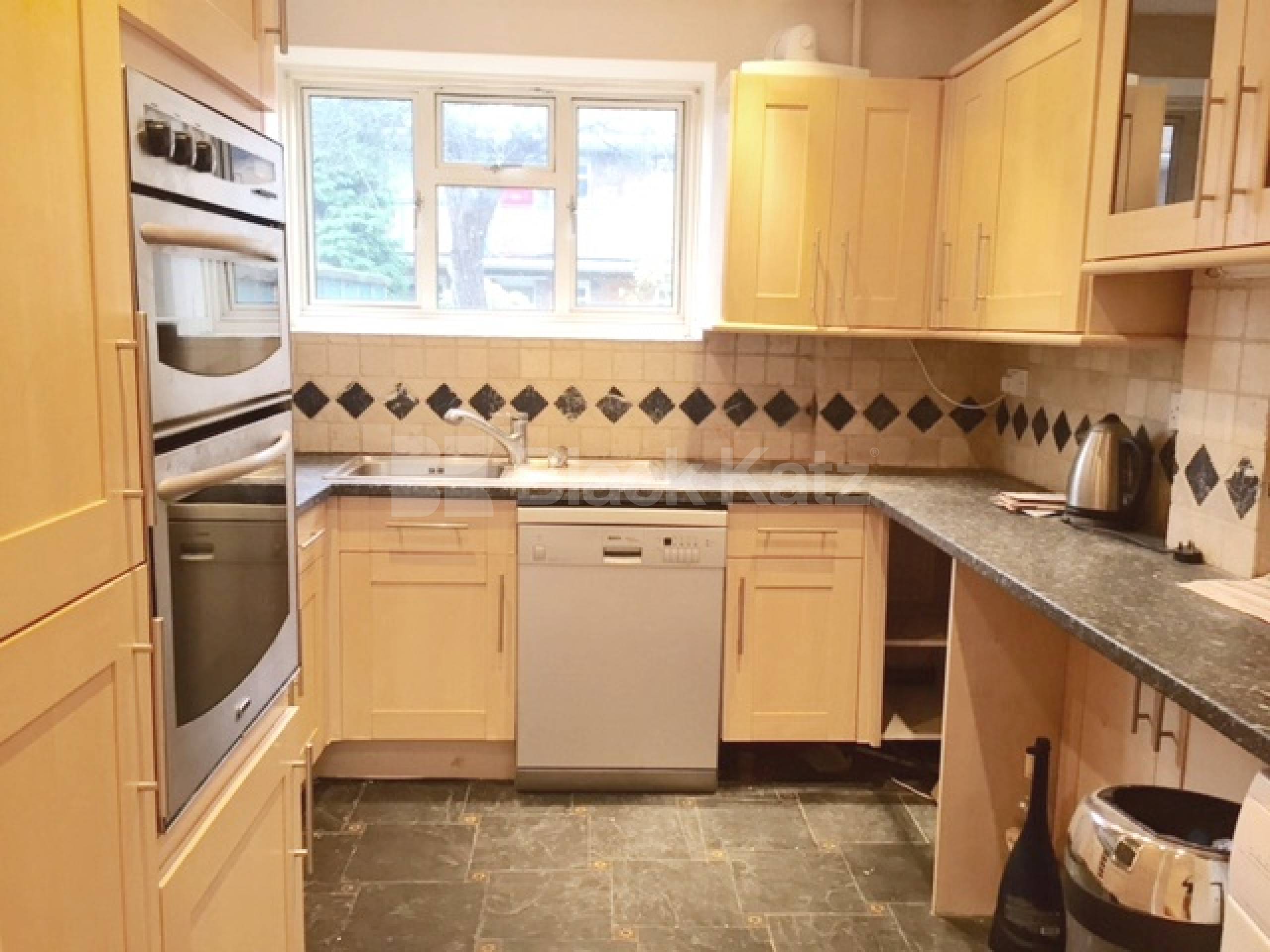 			NEW INSTRUCTION, 2 Bedroom, 1 bath, 1 reception Flat			 Saint Albans Avenue, CHISWICK W4