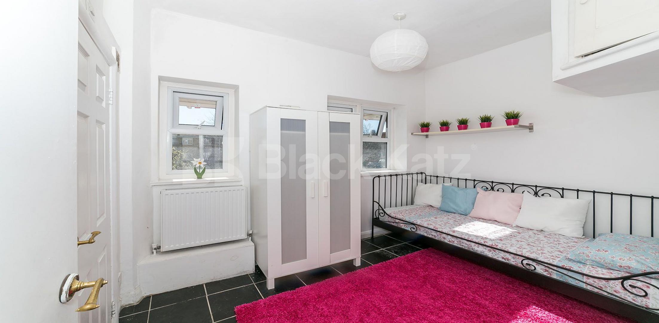 			New Instruction!, 2 Bedroom, 1 bath, 1 reception Flat			 Great North Road, HIGHGATE