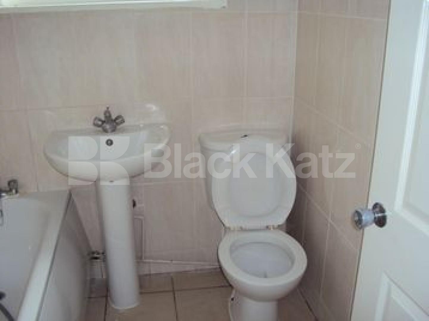 			Available now, MUST SEE!!!, 4 Bedroom, 1 bath, 1 reception House			 Chippendale Street, Hackney/Dalston