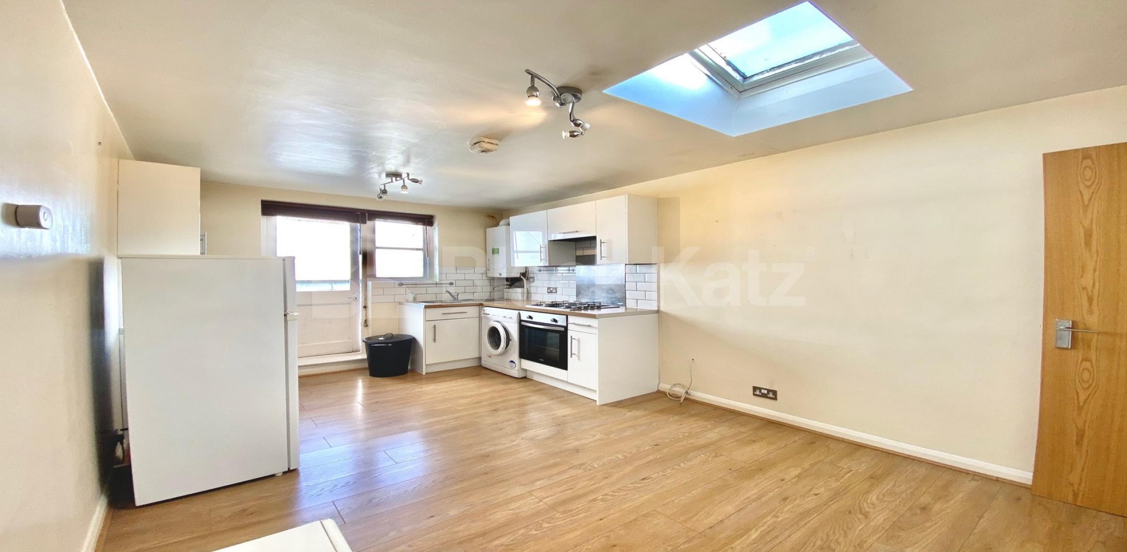 			VIRTUAL TOUR AVAILABLE!, 2 Bedroom, 1 bath, 1 reception Flat			 CHAPEL MARKET N1, ANGEL