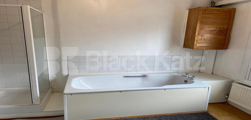 			NEW INSTRUCTION , 3 Bedroom, 1 bath, 2 reception Terraced House			 Henshaw Street, Elephant and Castle