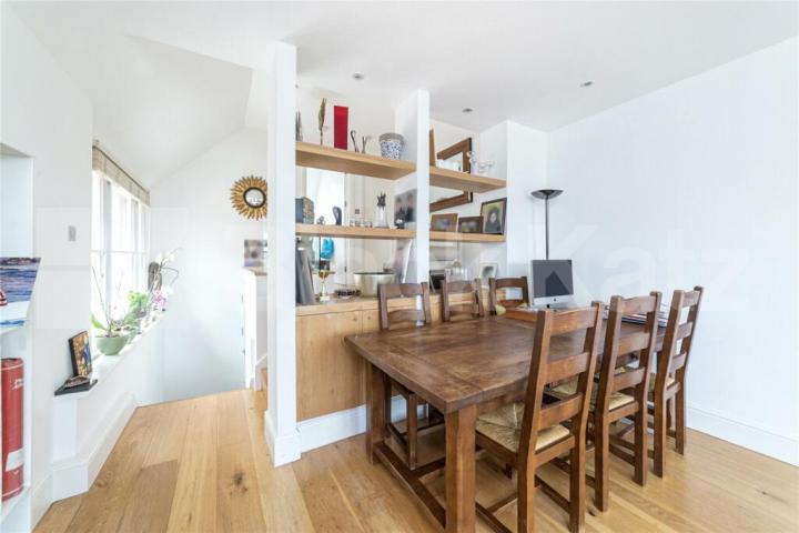 Beautiful two bed two bath in stunning location Ferncroft Avenue, Hampstead