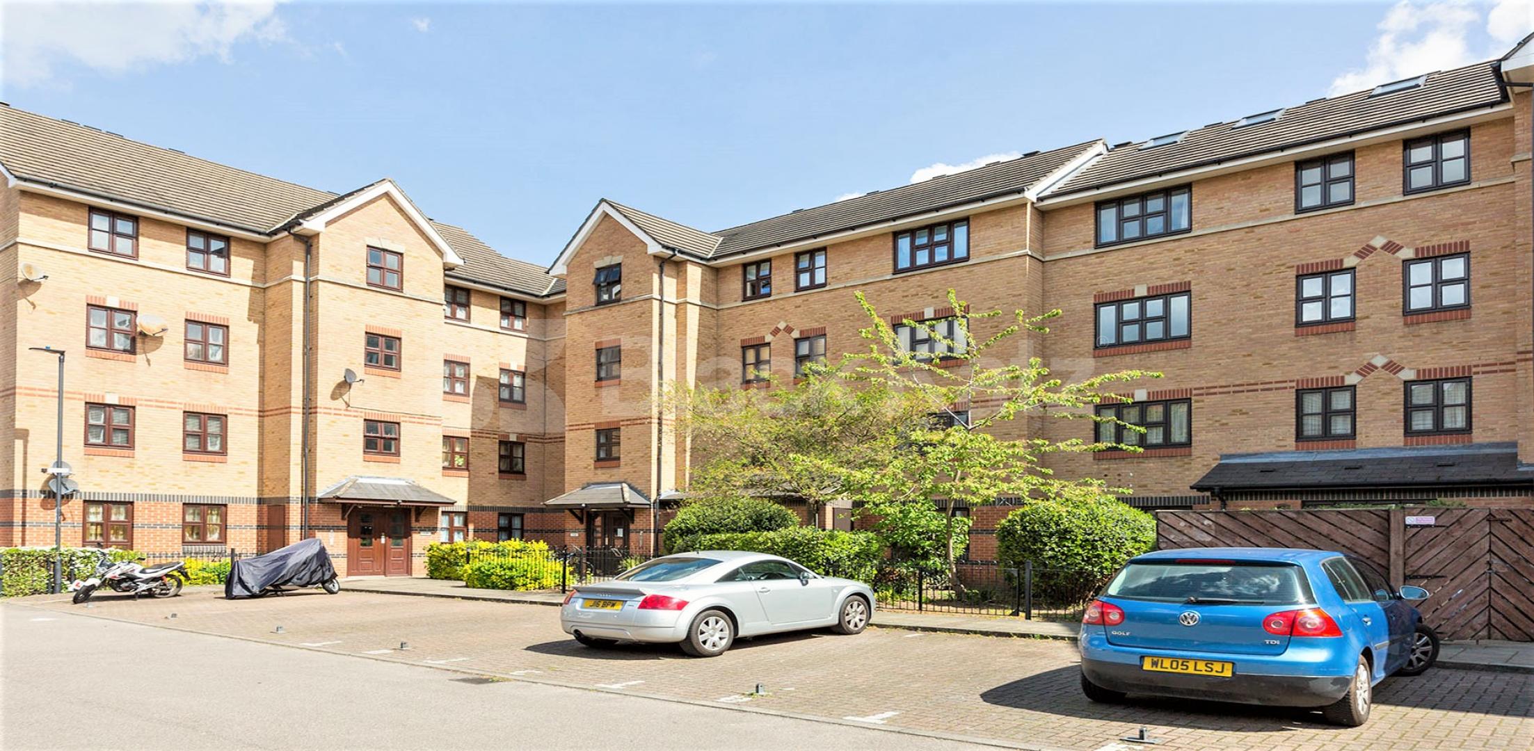 			1 Bedroom, 1 bath, 1 reception Flat			 Gainsborough Court, Lime Grove, Shepherds Bush