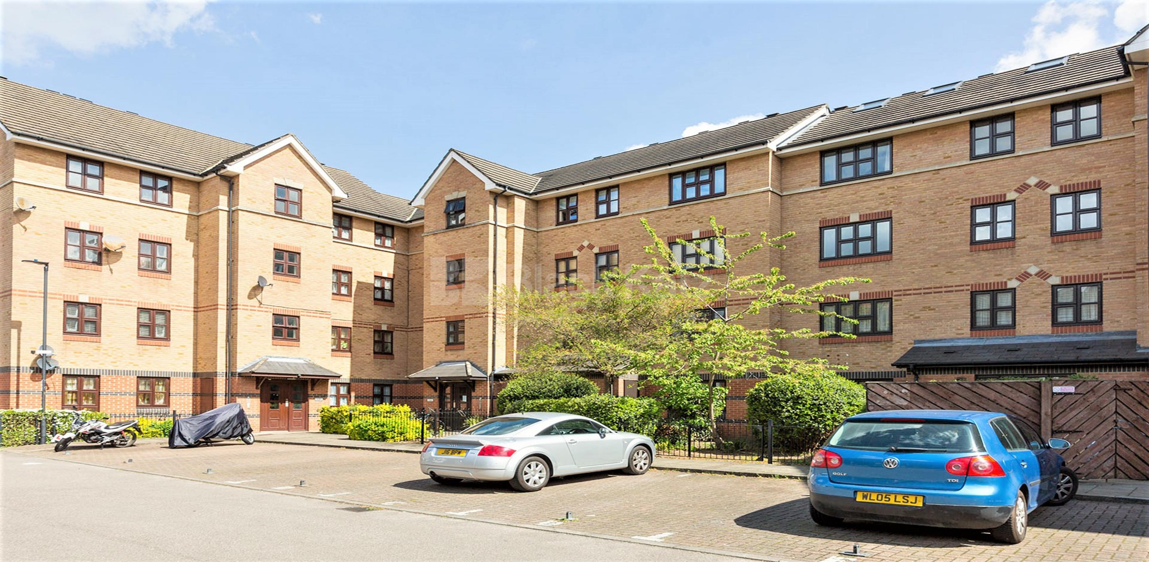 			1 Bedroom, 1 bath, 1 reception Flat			 Gainsborough Court, Lime Grove, Shepherds Bush W12