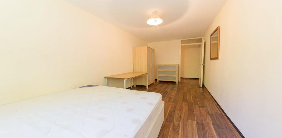 			3 Bedroom, 1 bath, 1 reception Flat			 Testerton Walk, , Latimer Road