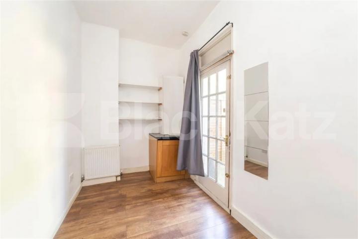 Spacious 3 bedroom garden property located near Archway tube station Fairbridge Road, Archway