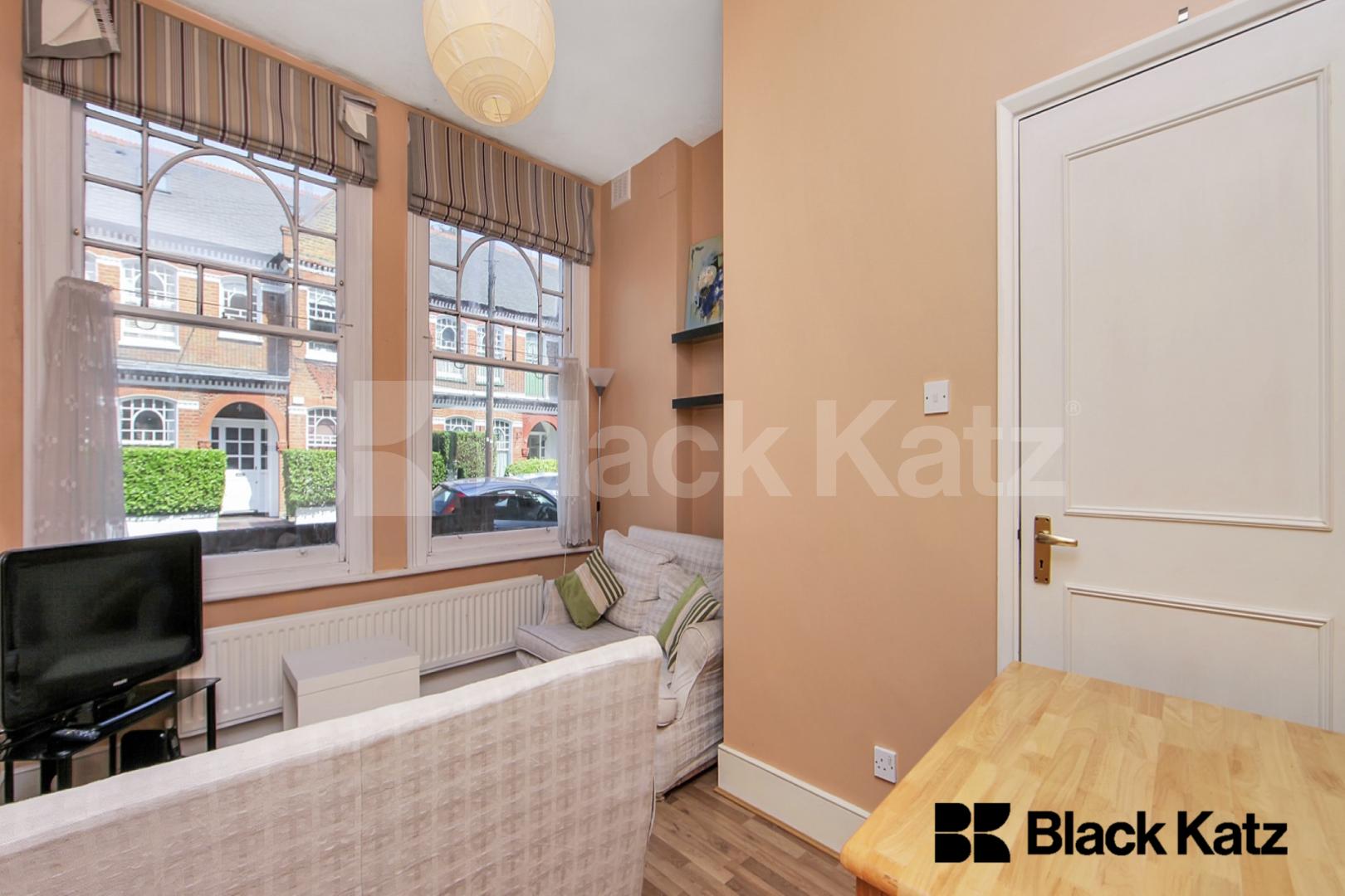Spacious garden flat within minutes of Tooting Bec Station Crockerton Road , Tooting Bec