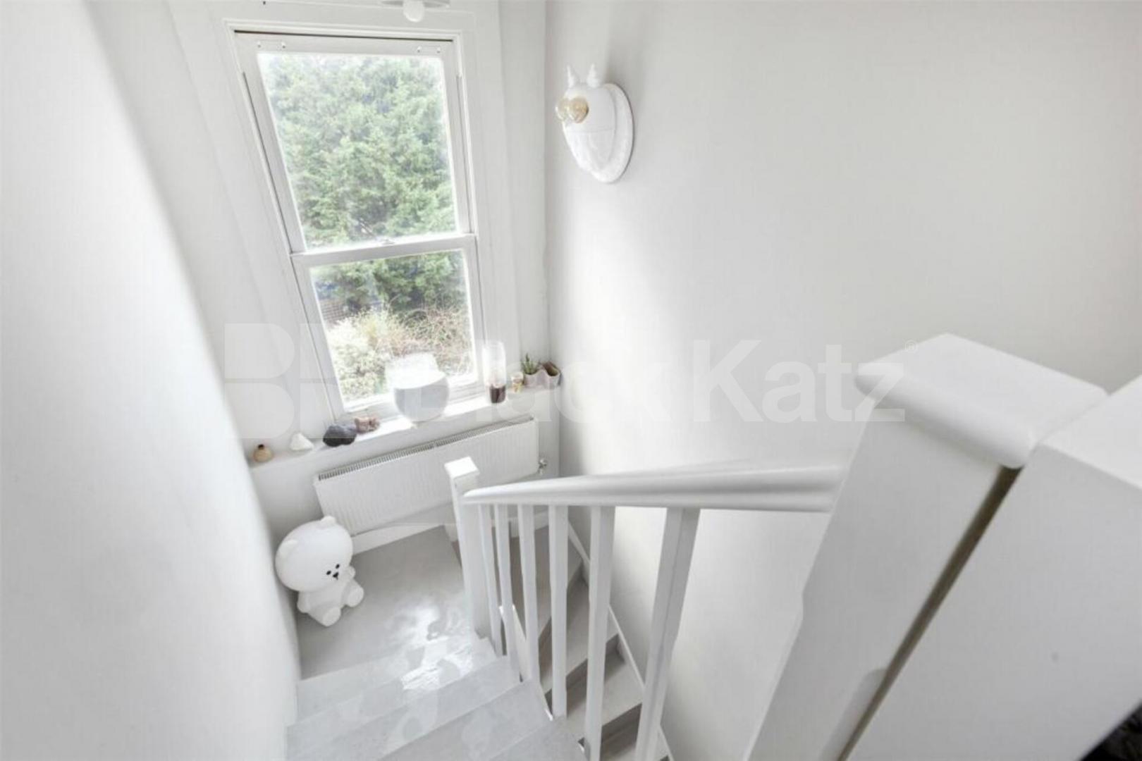 Modern one bed set on the 2nd floor of a period house mins to Camden Agar Grove, Camden
