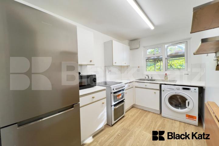  Well proportioned one bedroomed apartment Weald Close ,  Bermondsey
