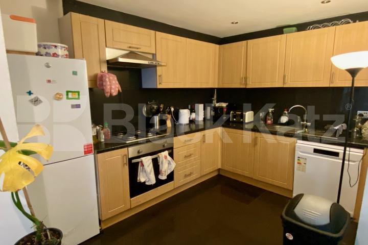 Stulish duplex apartment moments from the green open spaces of Clapham Common   Victoria Rise, Clapham Common