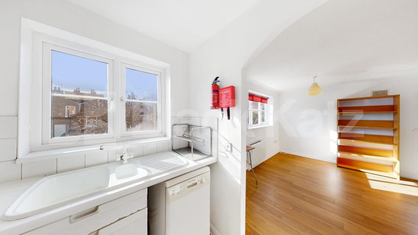 Good size one bed with a modern kitchen and tiled bathroom mins to tube Cornwallis Square, Archway