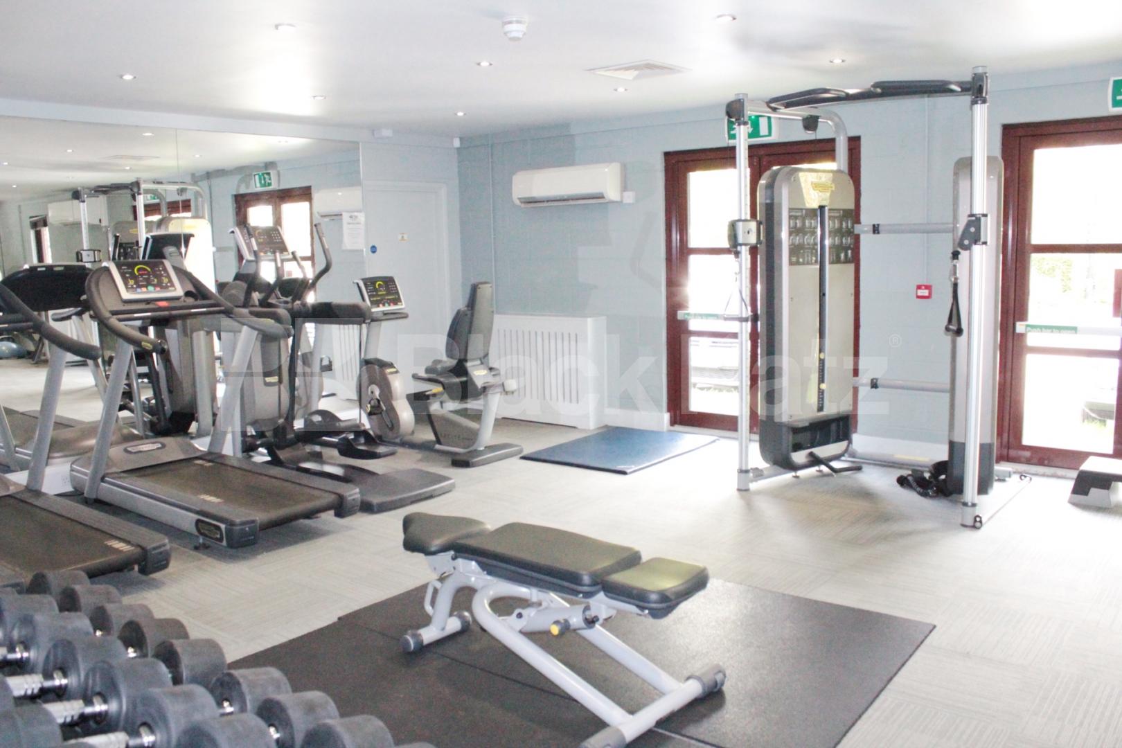 			LET , 2 Bedroom, 1 bath, 1 reception Apartment			 Brompton Park Crescent, Fulham Broadway