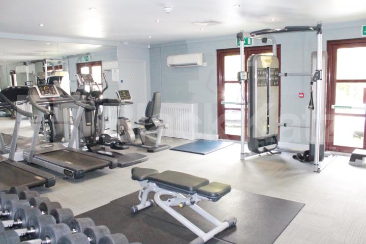 			LET , 2 Bedroom, 1 bath, 1 reception Apartment			 Brompton Park Crescent, Fulham Broadway