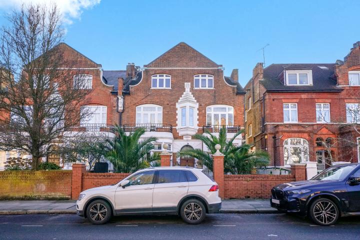 Modern Apartment Broadhurst Gardens, West Hampstead