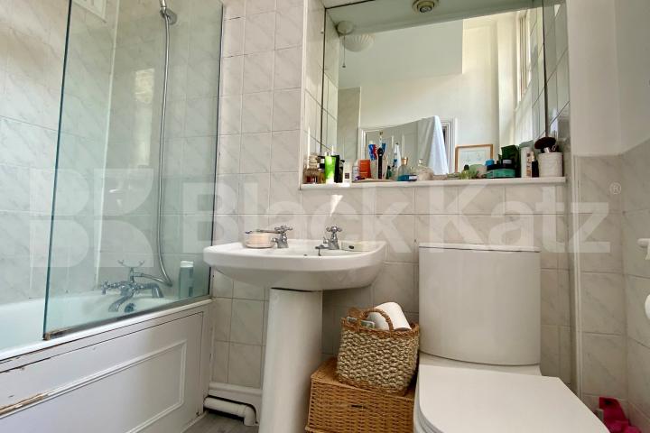 Spacious spilt level two bedroom flat beaming with character Alderney Street, Pimlico / Victoria