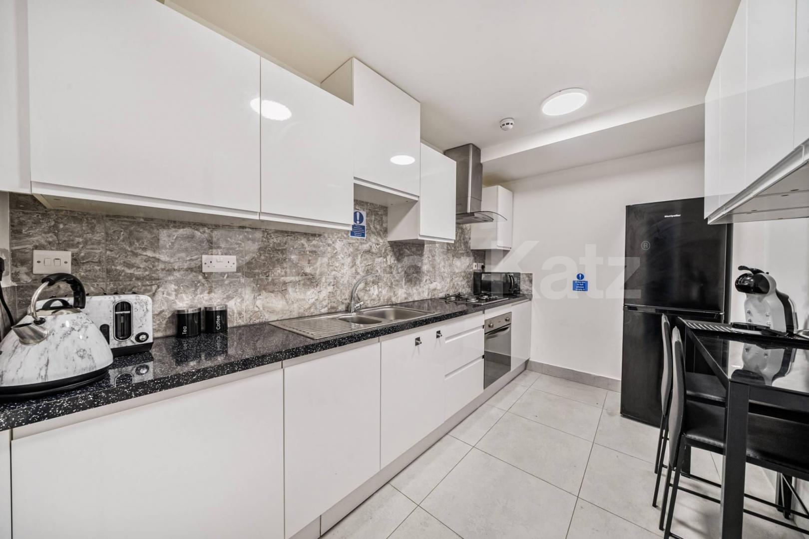 A spacious and well-presented studio apartment available to rent in the sought-after Walton Close, NW2.The studio offers a bright and generously sized living and sleeping area, a private bathroom, and a compact kitchenette, providing everything neede Walton Close, London, NW2 (Inclusive of all bills),  London