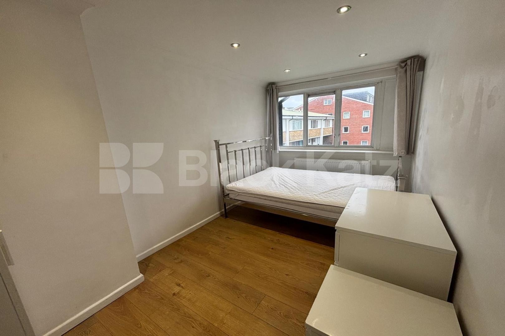Duplex apartment with balcony offering 828 Sq.Ft.of living & entertaining space Coopers Road, Bermondsey