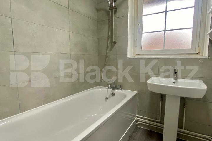 			2 Bedroom, 1 bath, 1 reception Apartment			 Tabard Street, London Bridge