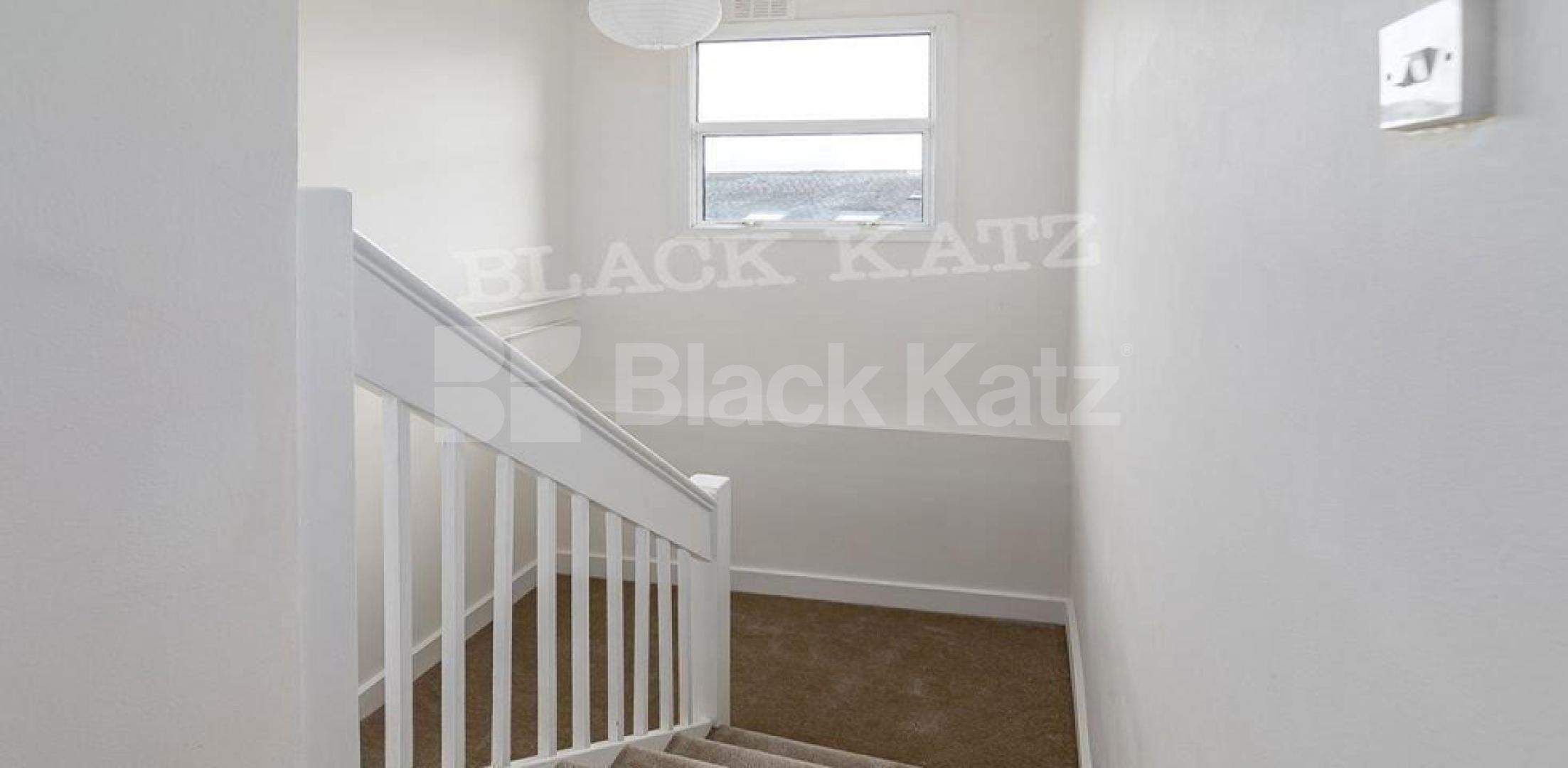 Newly refurbished modern one bedroom flat located within a stones throw to Tube. Great Western Road , Westbourne Park 