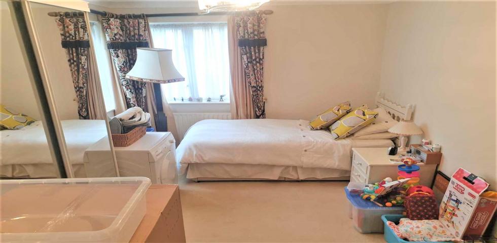 			3 Bedroom, 2 bath, 1 reception Flat			 Hendon Lane, FINCHLEY N3