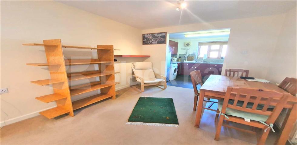 			1 Bedroom, 1 bath, 1 reception Flat			 Gainsborough Court, Lime Grove, Shepherds Bush