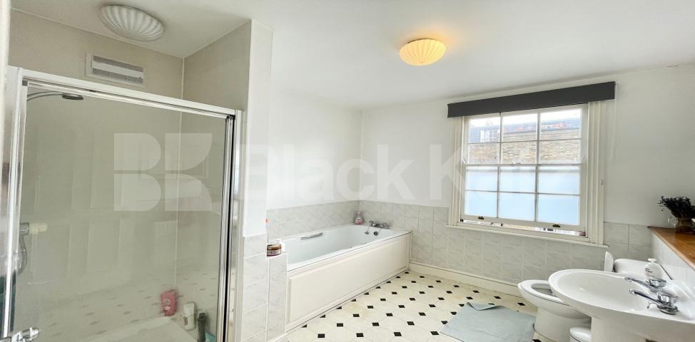 Bright and Airy three bedroomed apartment in Central London  Alderney Street, Pimlico