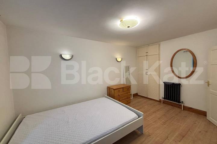 Duplex apartment includes heating & hotwater Churchill Gardens, Pimlico