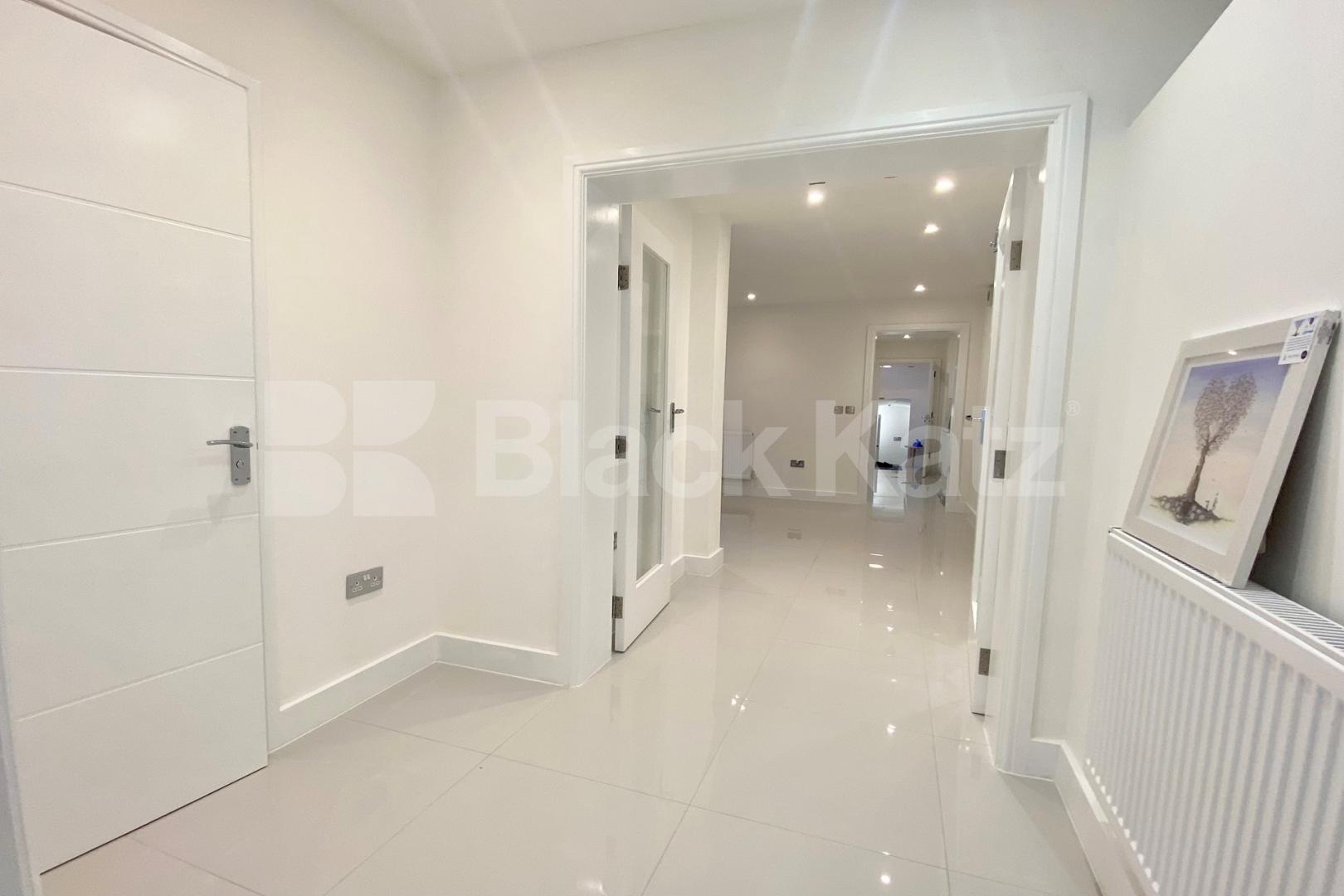 Recently refurbished maisonette with two bathrooms & patio area Hugh Street , Pimlico