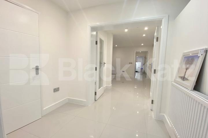 Recently refurbished maisonette with two bathrooms & patio area Hugh Street , Pimlico