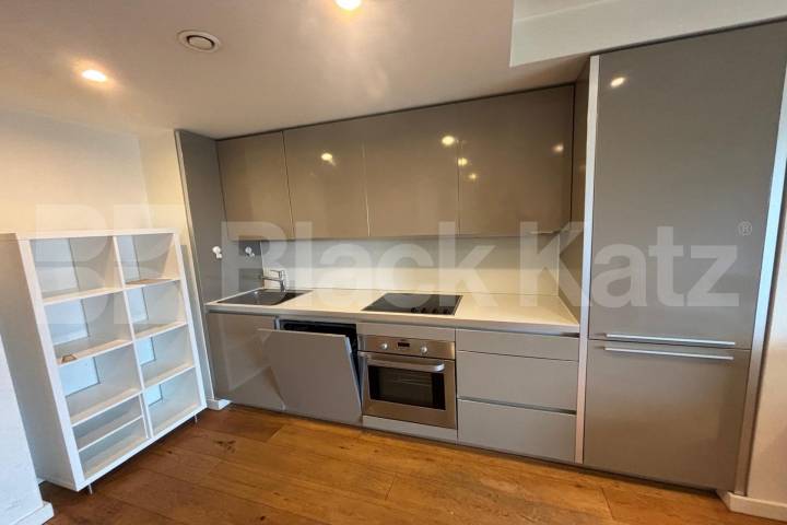 Located on the 18th Floor of this Iconic Tower with Stunning Views Strata, Walworth Road, Elephant and Castle