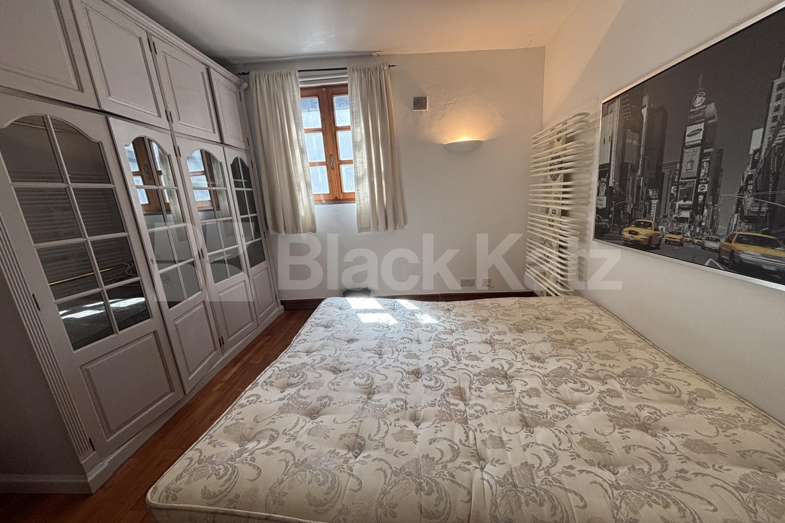 Superbly located, two bathrooms, generous period conversion  Union Street, London Bridge