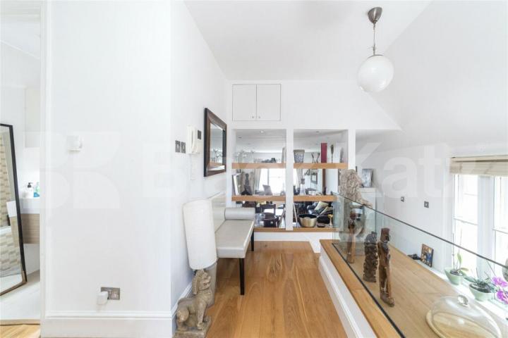 Beautiful two bed two bath in stunning location Ferncroft Avenue, Hampstead