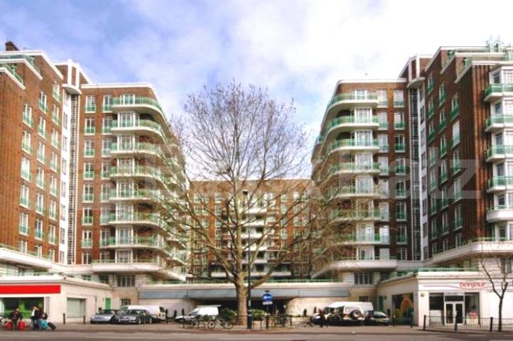 Modern three double bedrooms apartment good size lounge mins to Regents Park Gloucester Place, Marylebone