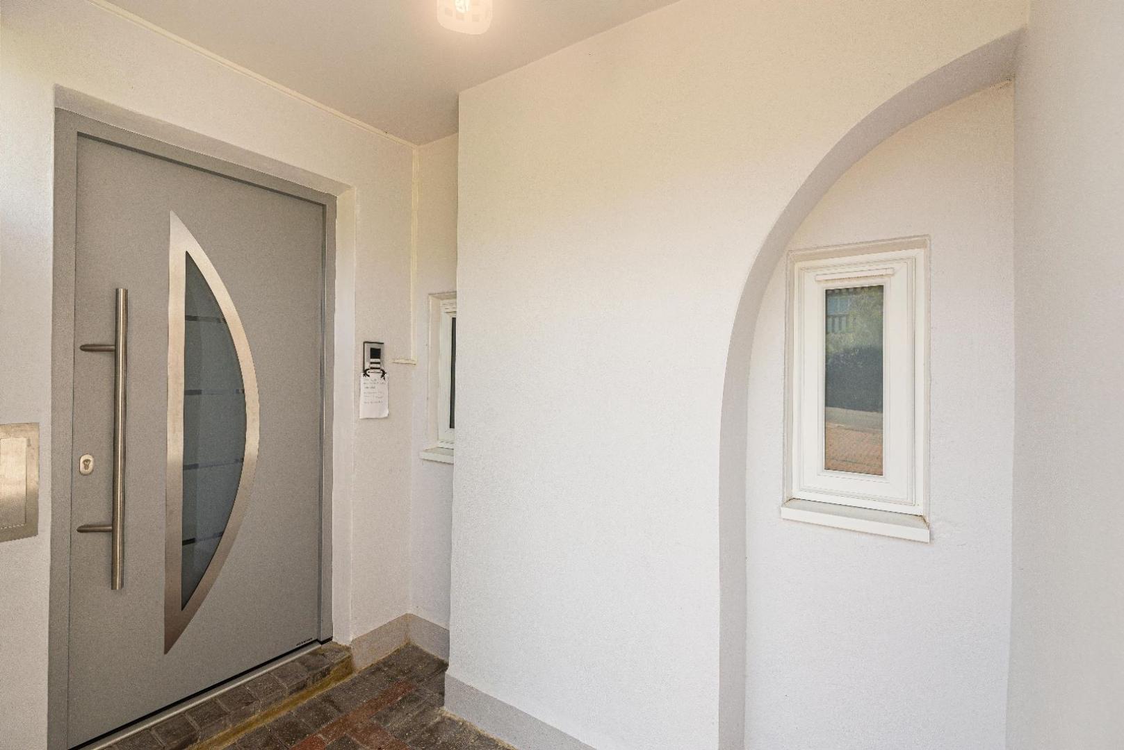 Modern and Central Apartment Park Drive, Golders Green