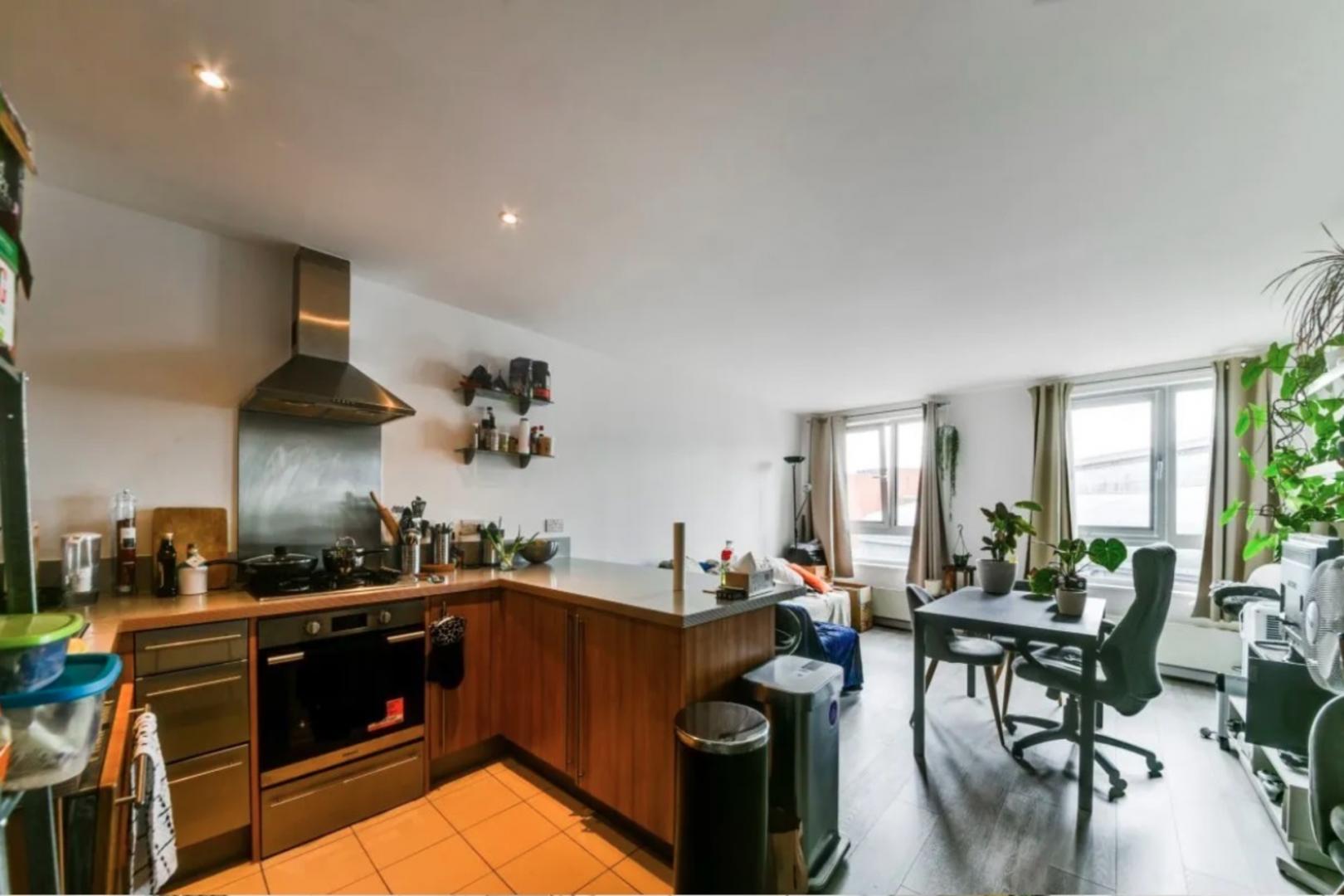 2 bed 2 bath within a secure development with concierge  Eden Grove, Holloway