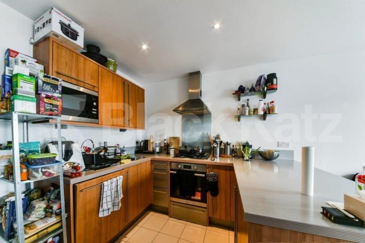 2 bed 2 bath within a secure development with concierge  Eden Grove, Holloway