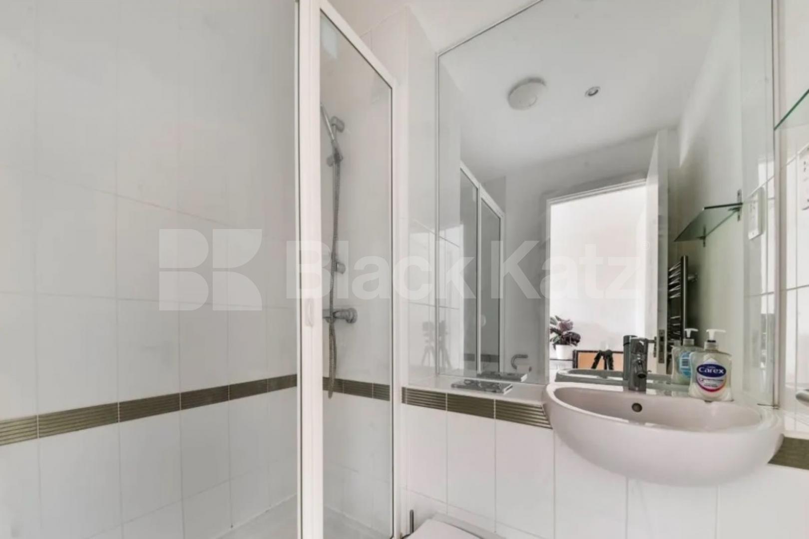 2 bed 2 bath within a secure development with concierge  Eden Grove, Holloway